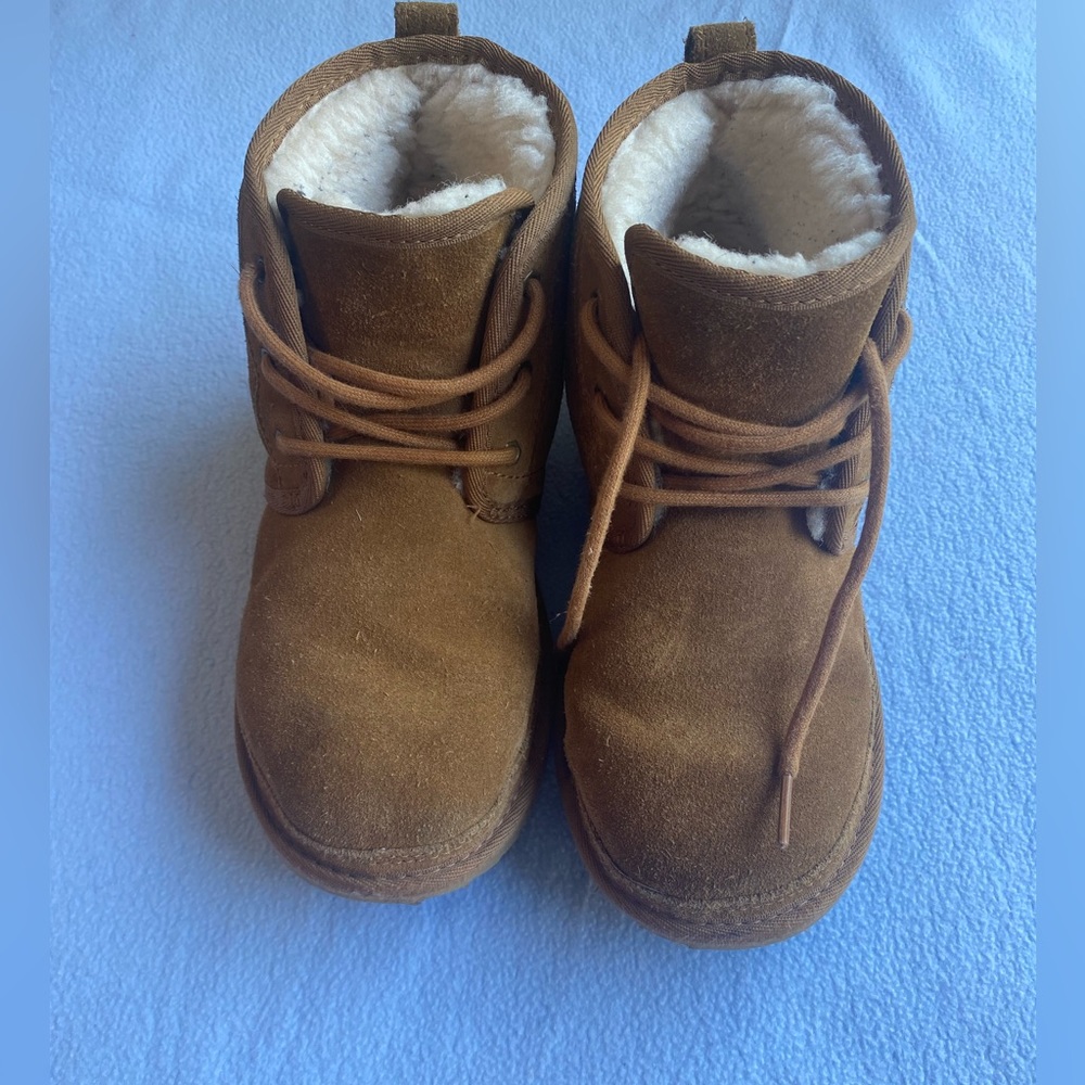 SOLD Neumel Uggs